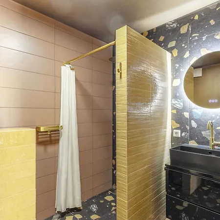 Elegant 2br In With Balcony & Wifi アパート *