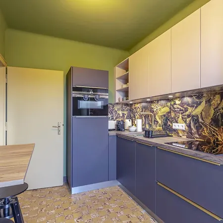 Elegant 2br In With Balcony & Wifi *