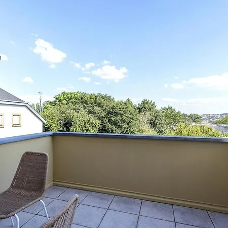 Elegant 2br In With Balcony & Wifi アパート