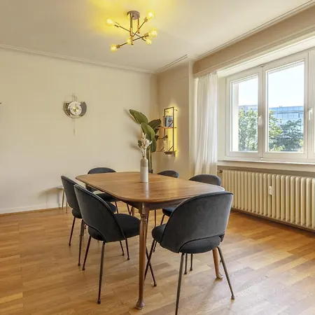 アパート Elegant 2br In With Balcony & Wifi *
