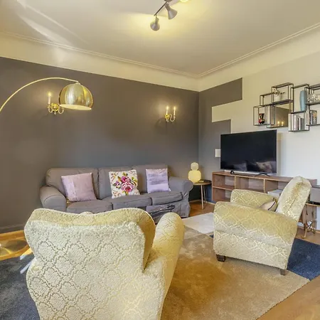 Elegant 2br In With Balcony & Wifi *