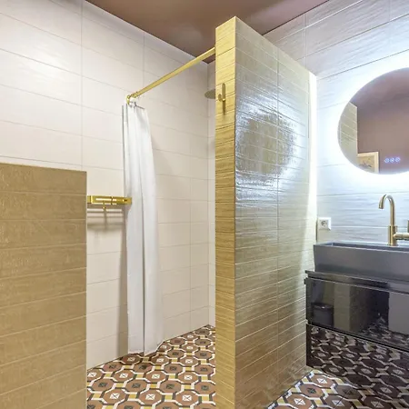 Elegant 2br In With Balcony & Wifi ルクセンブルク