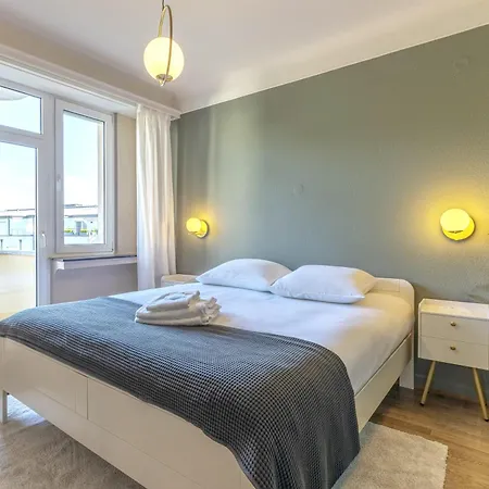 Elegant 2br In With Balcony & Wifi アパート ルクセンブルク