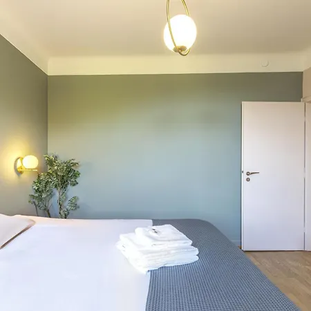 Elegant 2br In With Balcony & Wifi *