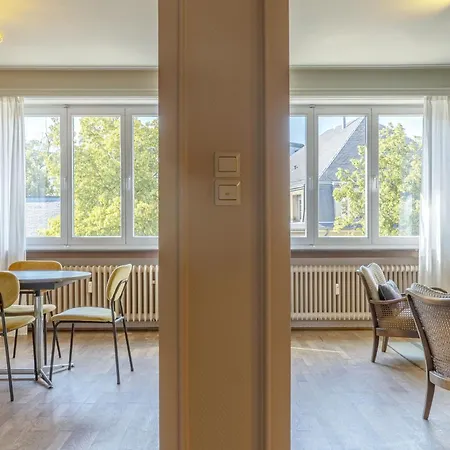 Elegant 2br In With Balcony & Wifi アパート