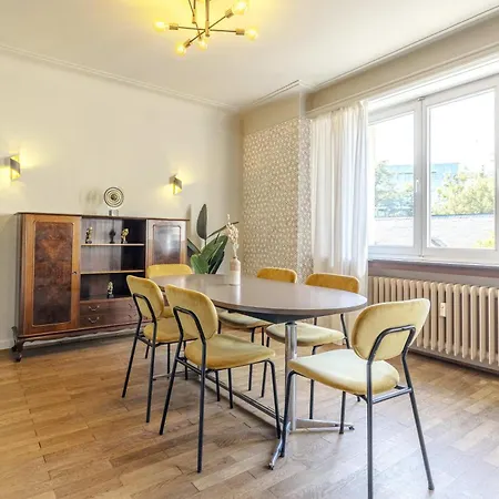 Elegant 2br In With Balcony & Wifi アパート *