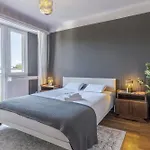 Stylish 2br With Balcony & Views Near Center Luxemburg