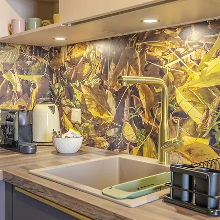 Appartamento Stylish 2br With Balcony & Views Near Center