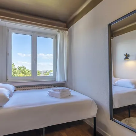 Stylish 2br With Balcony & Views Near Center