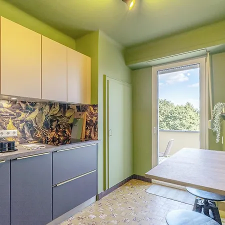 Appartamento Stylish 2br With Balcony & Views Near Center