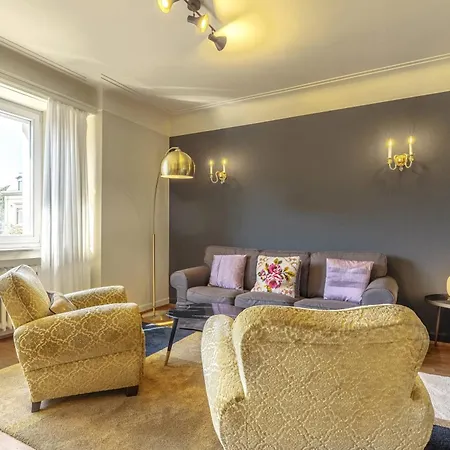 Stylish 2br With Balcony & Views Near Center Luxemburg