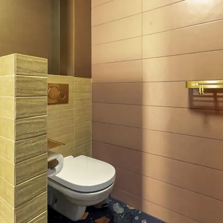 דירה Stylish 2br With Balcony & Views Near Center *