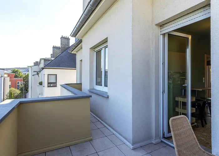 Stylish 2br With Balcony & Views Near Center شقة *