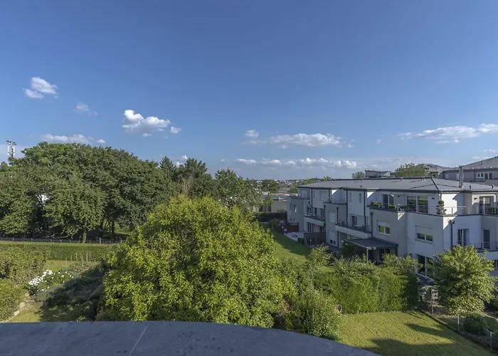 Stylish 2br With Balcony & Views Near Center *