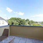 Stylish 2br With Balcony & Views Near Center Apartment
