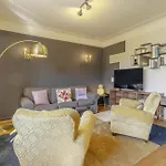 Stylish 2br With Balcony & Views Near Center *