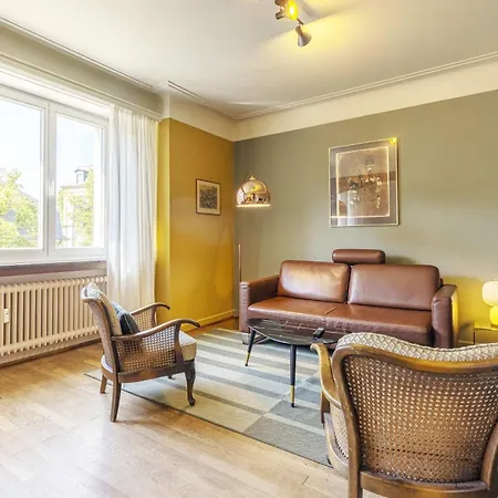 Apartment Elegant 2br In With Balcony & Wifi