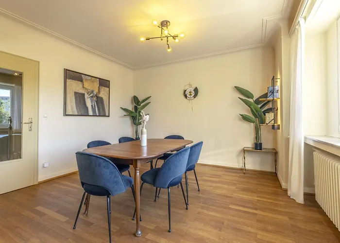 Stylish 2br With Balcony & Views Near Center דירה לוקסמבורג